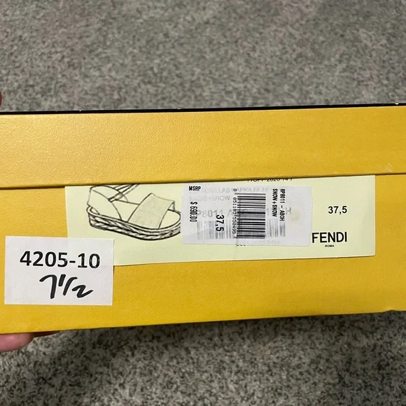 Fendi White Sandals Size 37.5 - Picture 2 of 5